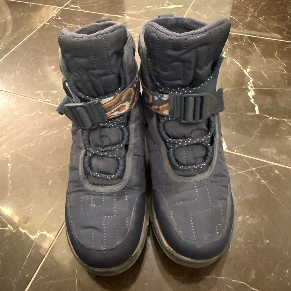 Chaco borealis quilted waterproof boots size 7.5 women’s